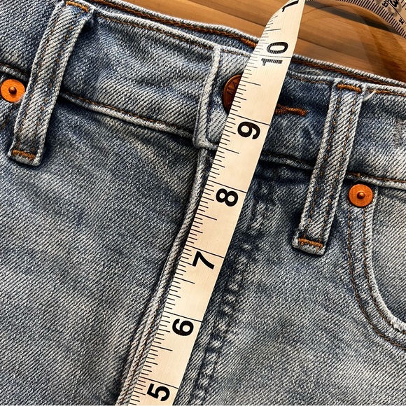 Madewell high rise denim shorts in Watt wash: Summerweight edition - Picture 7 of 12